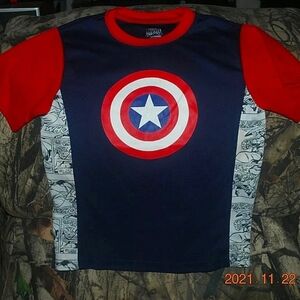 CLEARANCE 💖Nice Boy's Marvel Shirt Size S/M